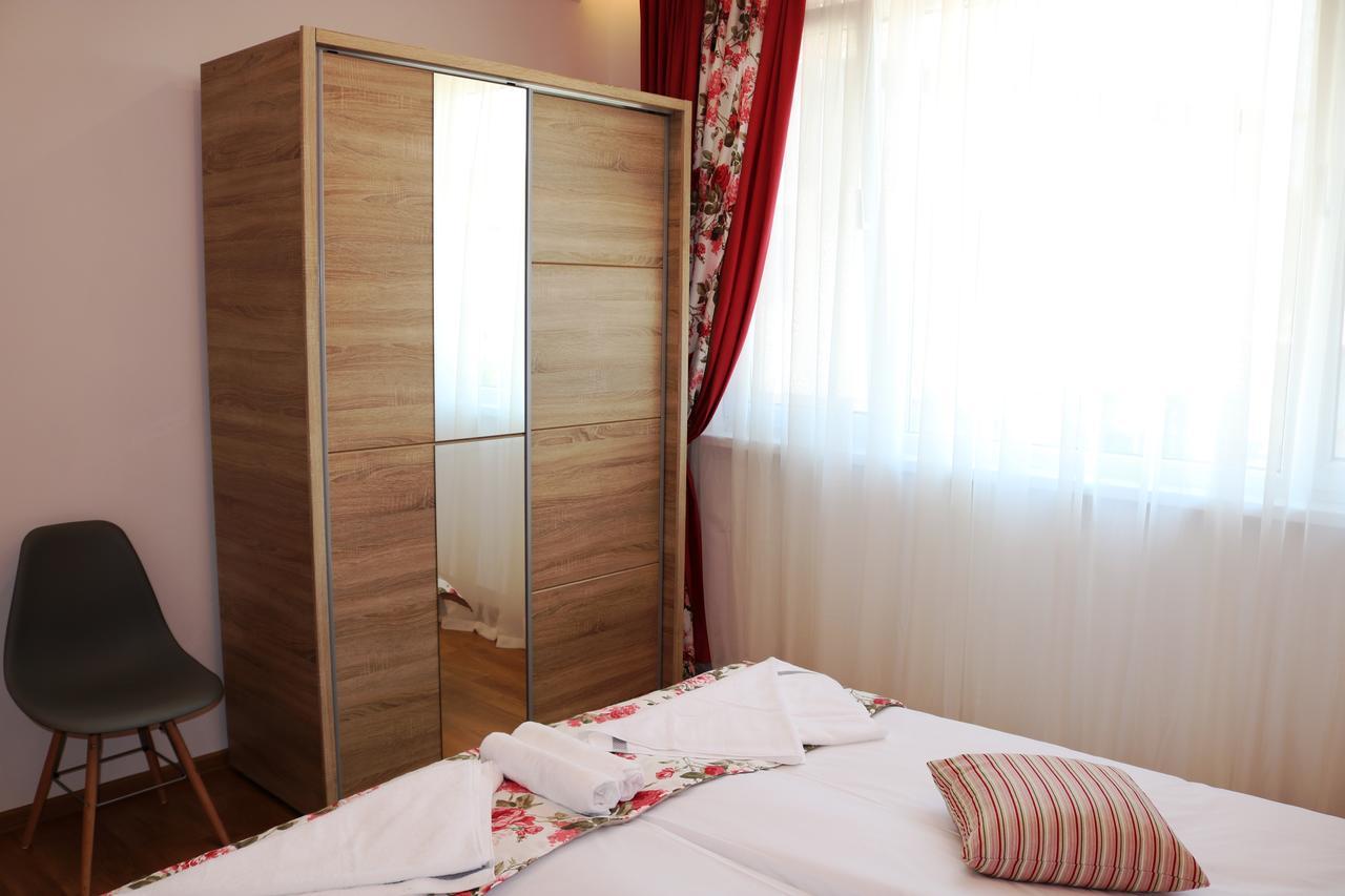 Sea Port Celebrity Apartment - Lets4Holiday Varna Exterior foto