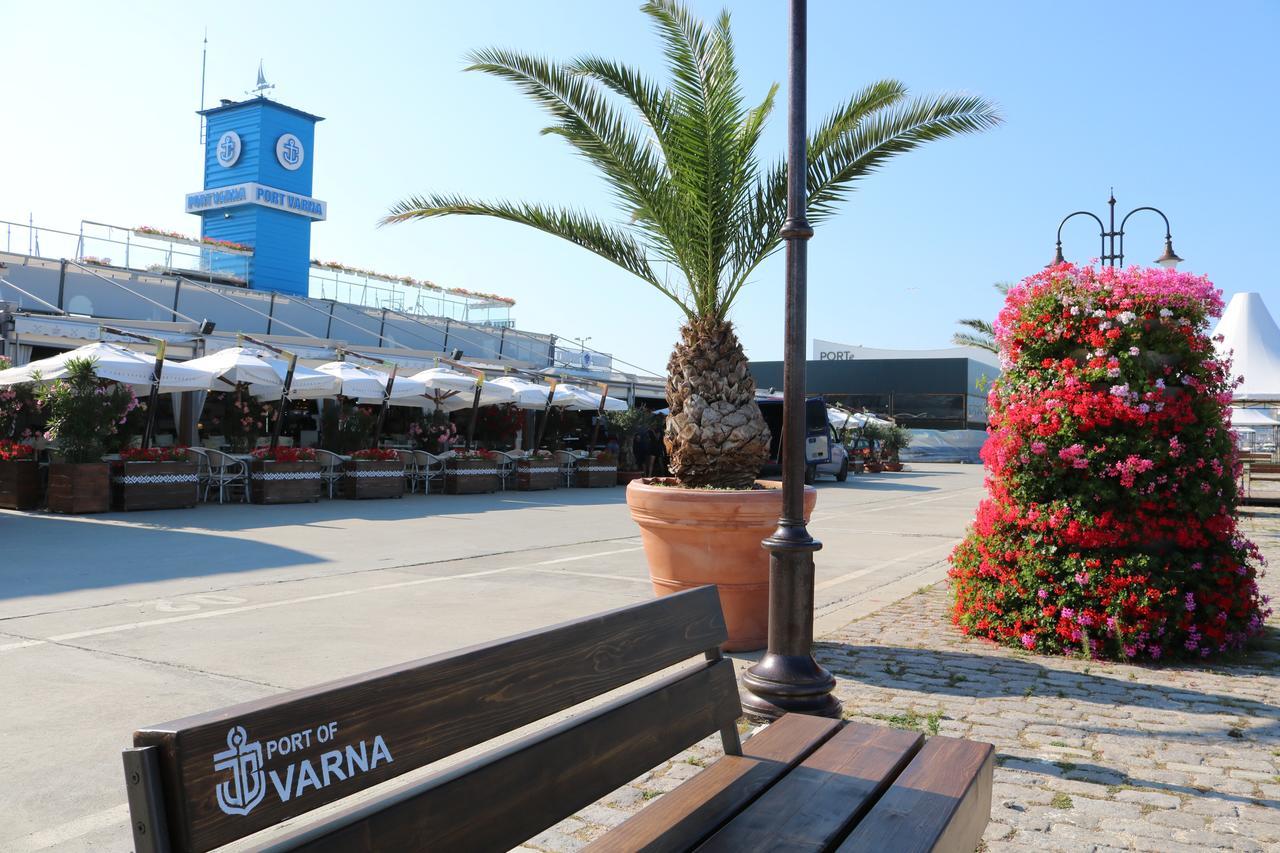 Sea Port Celebrity Apartment - Lets4Holiday Varna Exterior foto