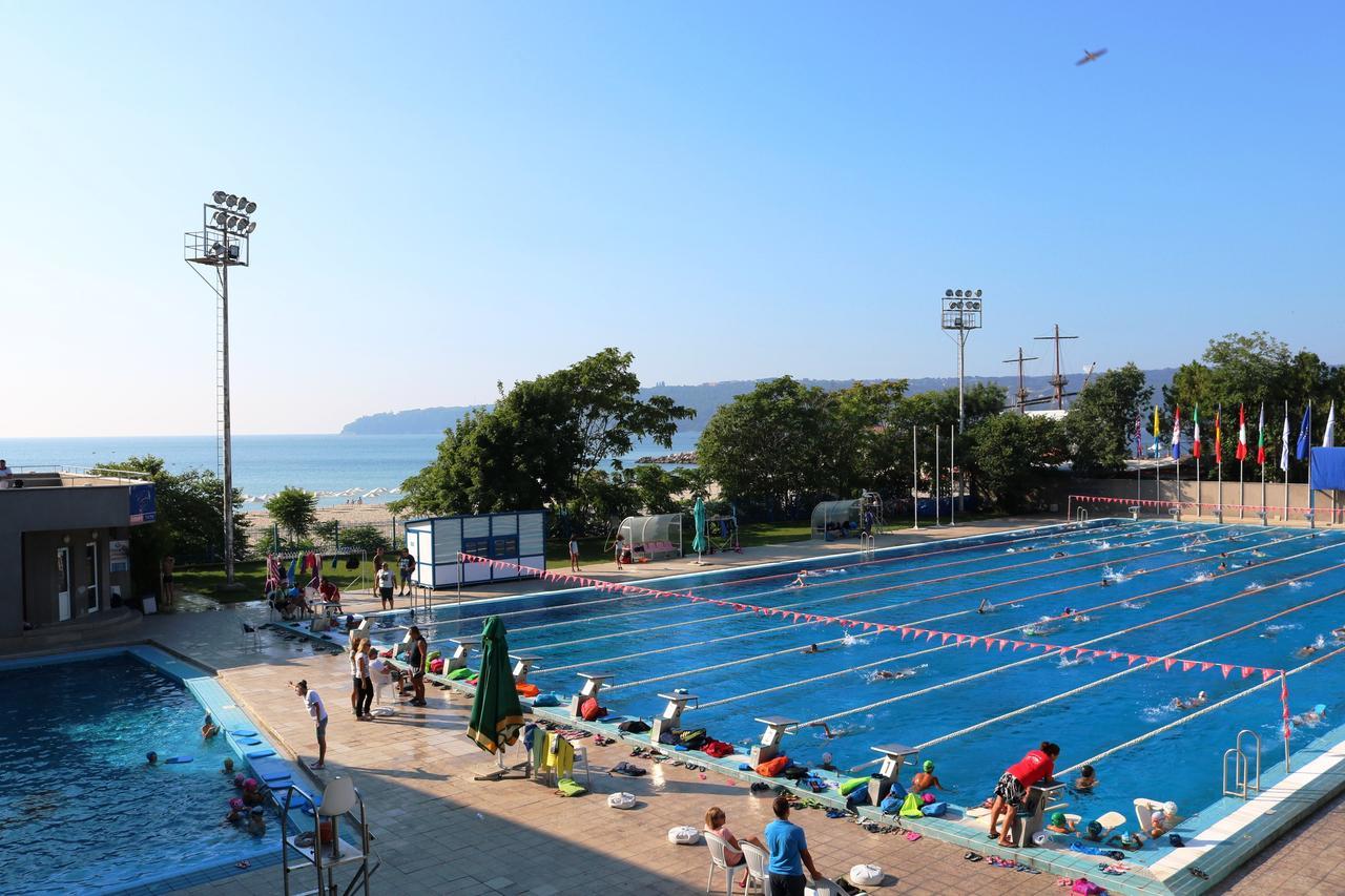 Sea Port Celebrity Apartment - Lets4Holiday Varna Exterior foto